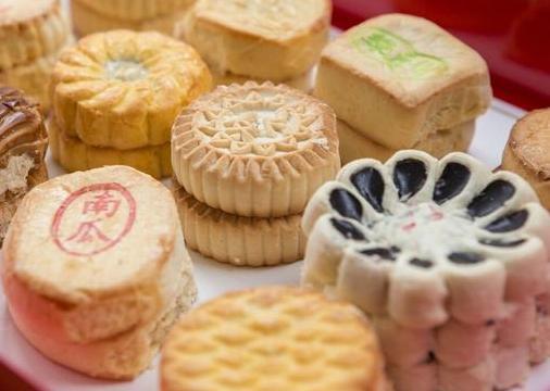 无需面粉和烤箱就能搞定的中式糕点—山药黑芝麻糕